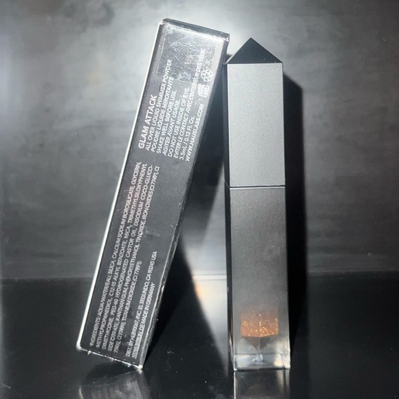 HAUS LABORATORIES Glam Attack Liquid Shimmer Powder-Legend. Shine, Metallic, Fit - Picture 4 of 7